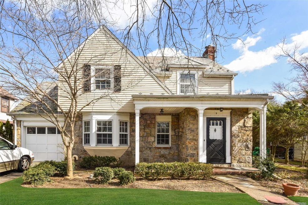 5 Kensington Rd, Garden City, NY 11530 - photo 1