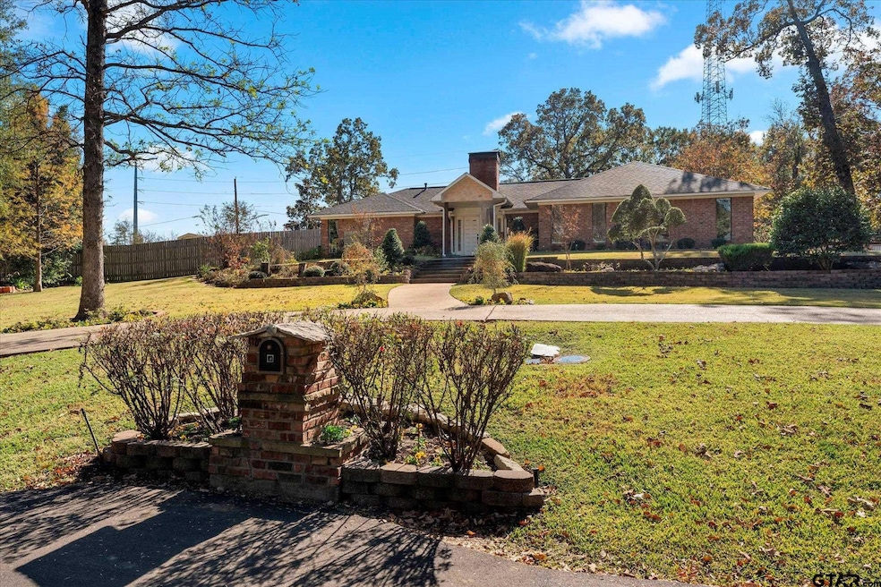 1720 Greenhollow Ln, Mount Pleasant, TX 75455 - photo 1