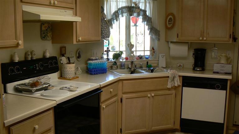 1040 Brandi Way, Central Point, OR 97502 - photo 1