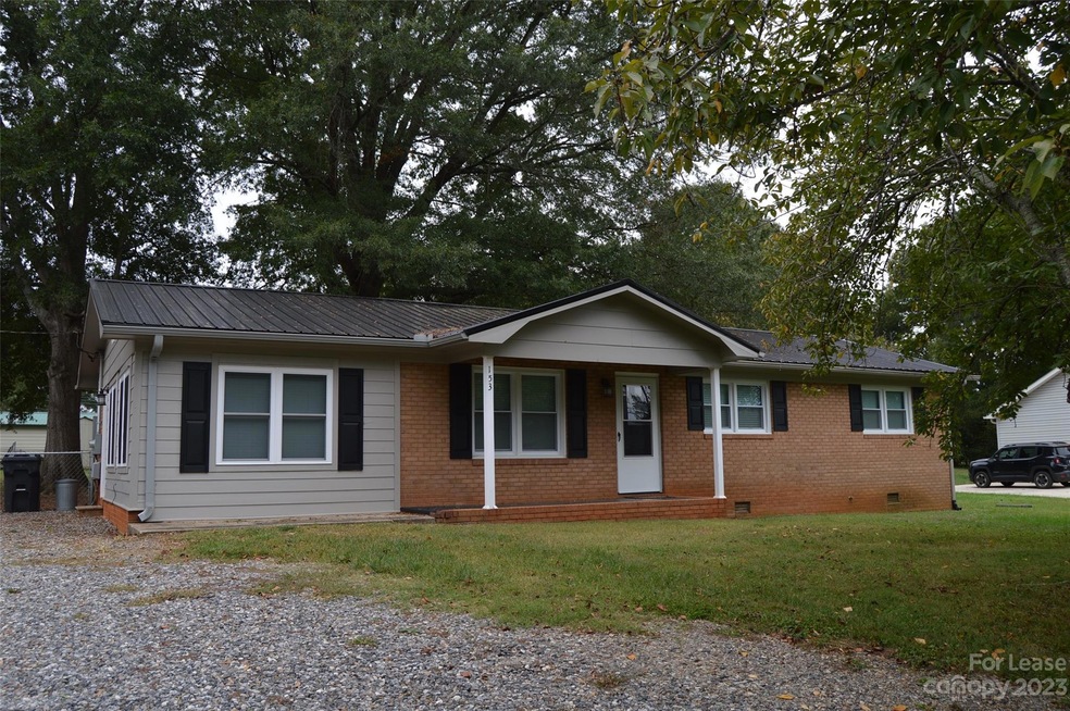 153 E Edison Dr, Statesville, NC 28625 - photo 1