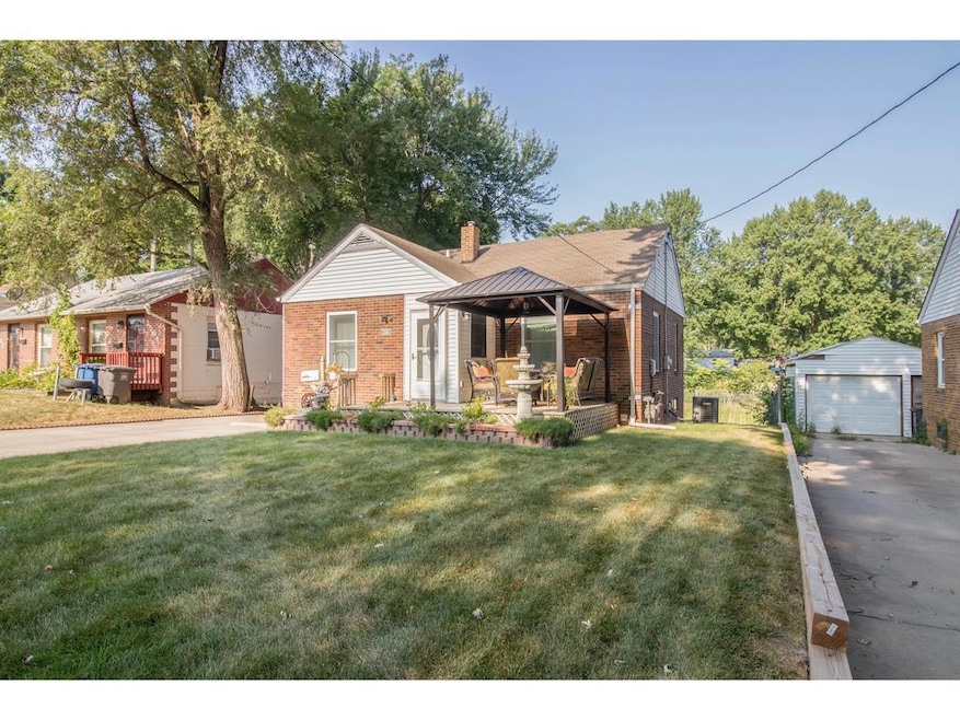 2506 56th St, Des Moines, IA 50310 - photo 1