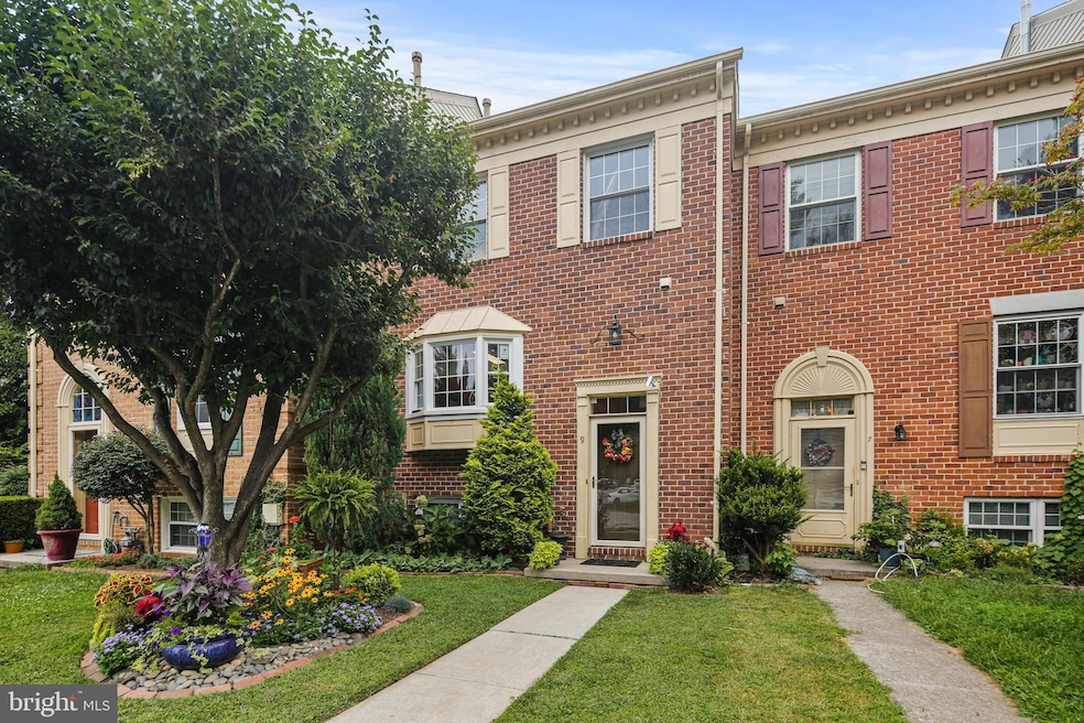 9 Valley Crossing Cir, Cockeysville, MD 21030 - photo 1