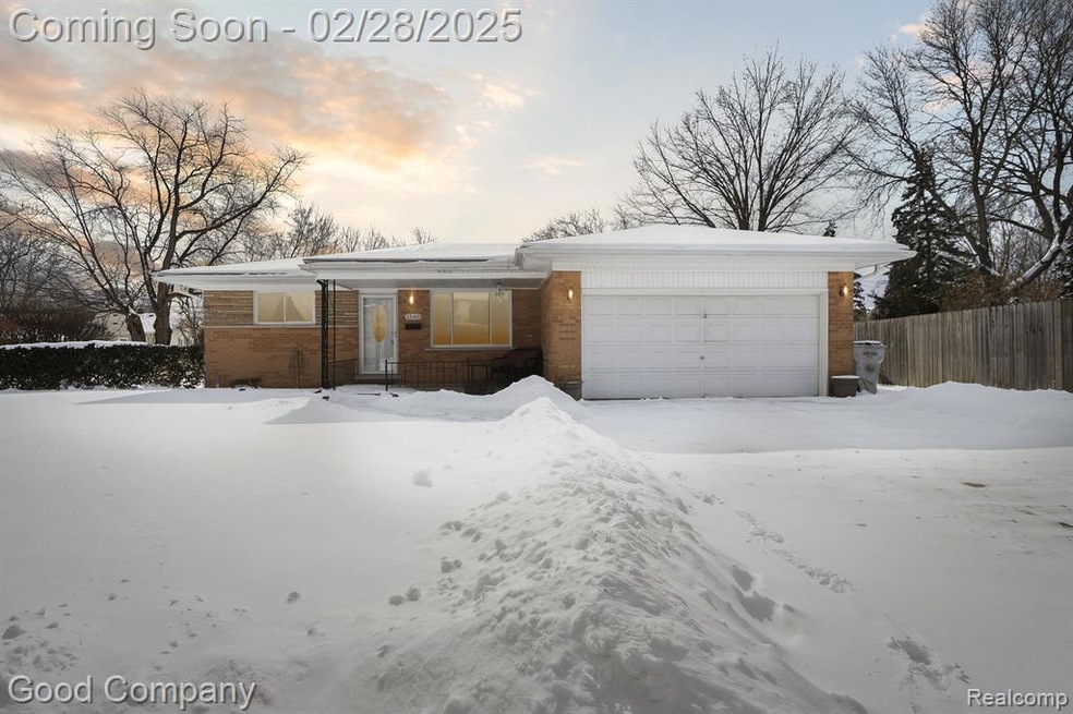 1560 E Otis Ave, Hazel Park, MI 48030 - photo 1