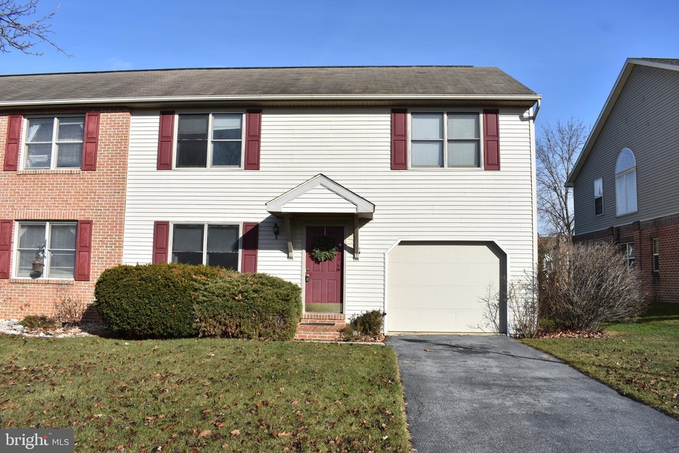 2027 Clinton Ave, Chambersburg, PA 17201 - photo 1