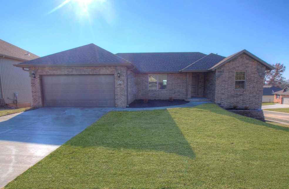 954 E Lakota St, Nixa, MO 65714 - photo 1