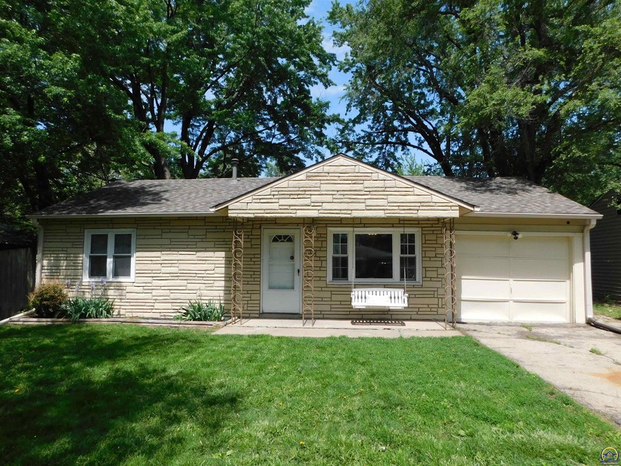1412 SW Celtic St, Topeka, KS 66611 - photo 1