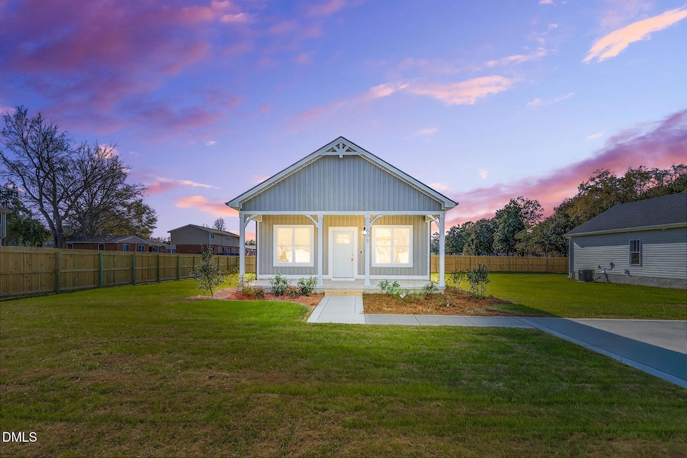 609 W Godwin St, Dunn, NC 28334 - photo 1