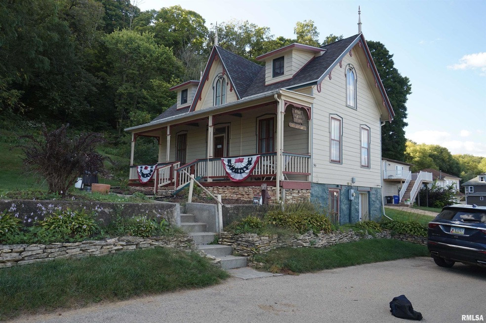 901 Stone St, Bellevue, IA 52031 - photo 1