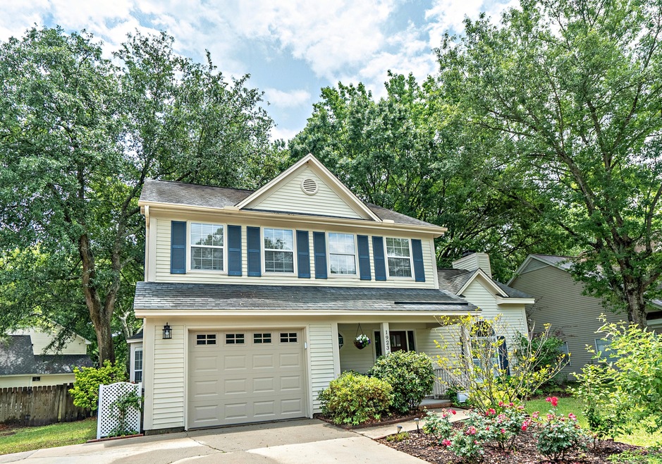1923 Oak Tree Lane Front View 2