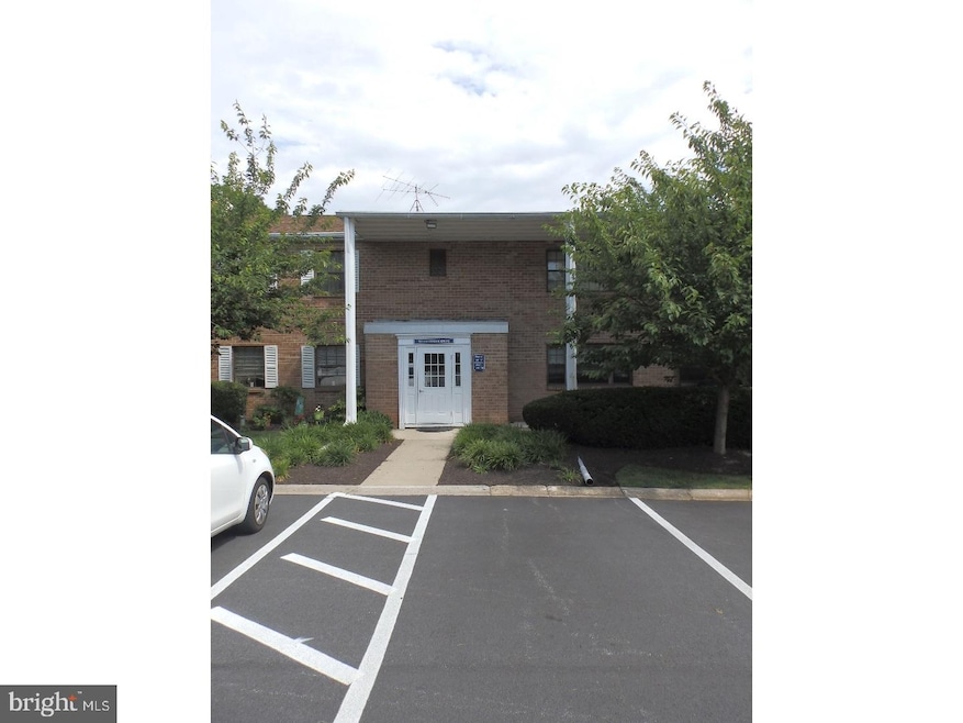 128 Woodstream Dr, Norristown, PA 19403 - photo 1