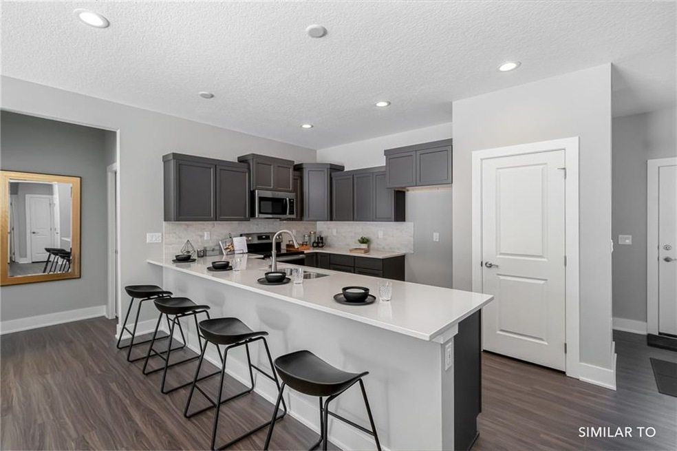 9848 Thorton Dr, Johnston, IA 50131 - photo 1