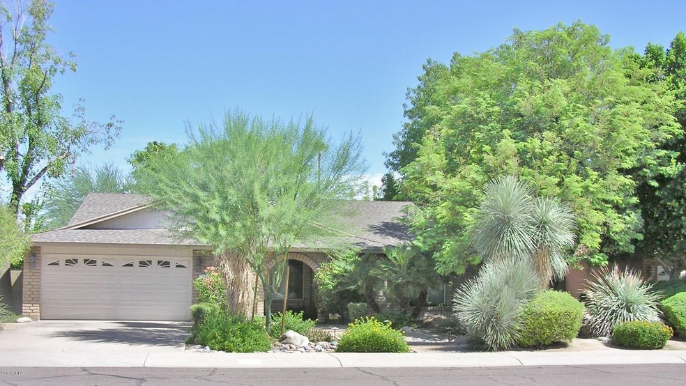 1622 E Westchester