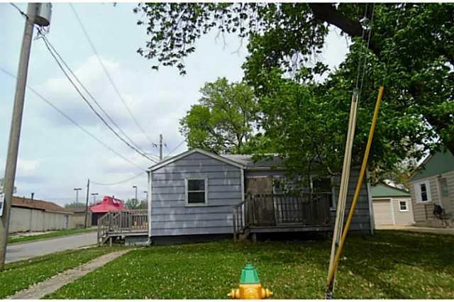 1521 Oak Park Ave, Des Moines, IA 50313 - photo 1