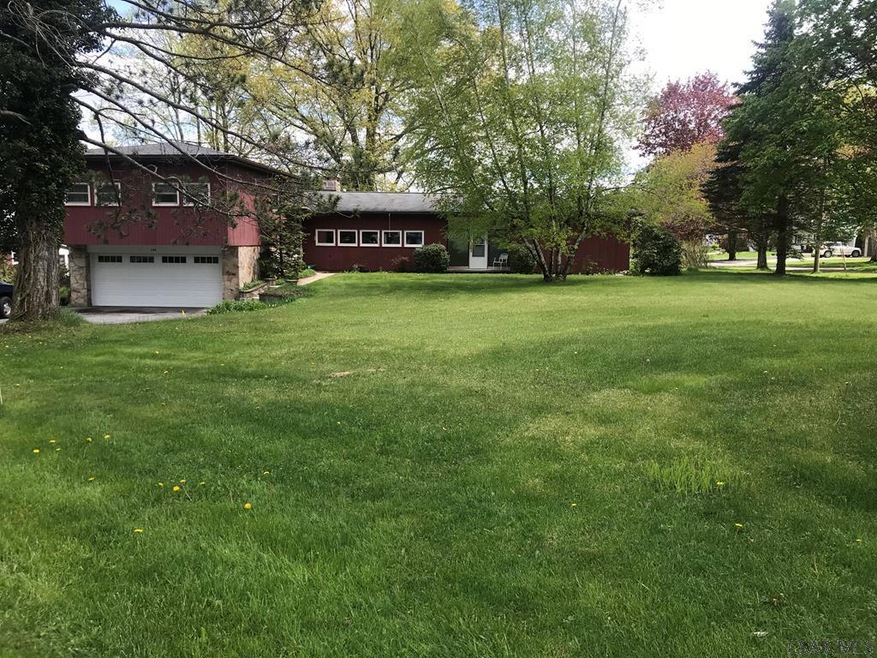 445 Dickinson St, Johnstown, PA 15905 - photo 1