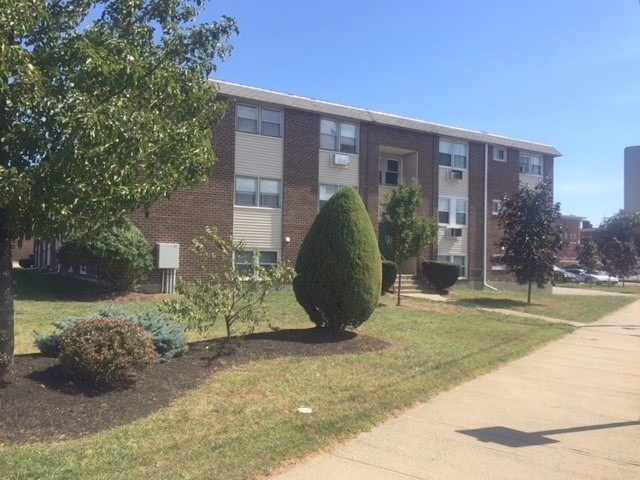 301 Fountain St unit 9, Pawtucket, RI 02860 - photo 1