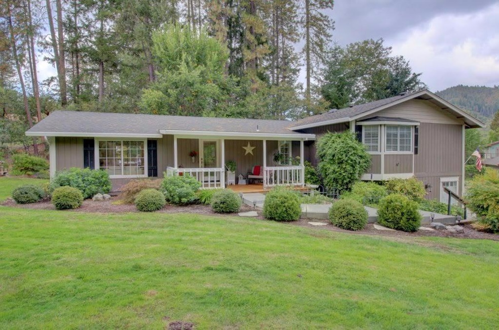 120 Hieglen Loop, Grants Pass, OR 97526 - photo 1