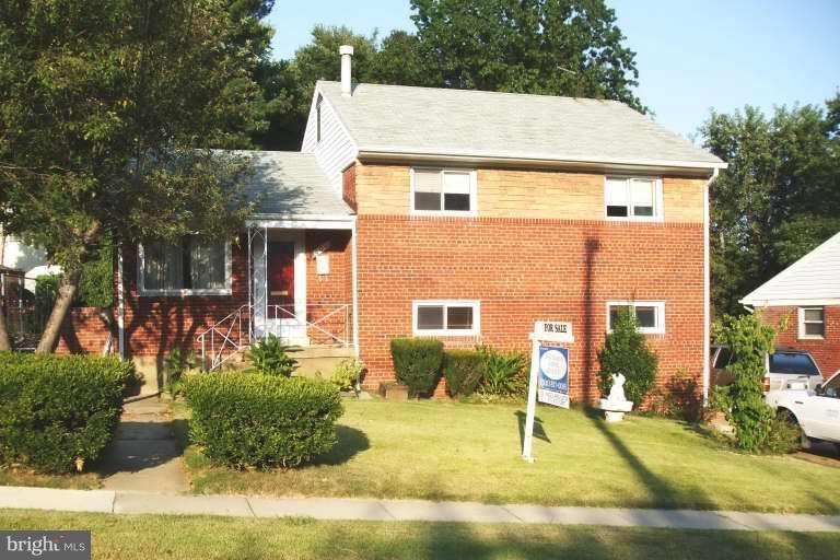 404 Saint Margarets Dr, Capitol Heights, MD 20743 - photo 1