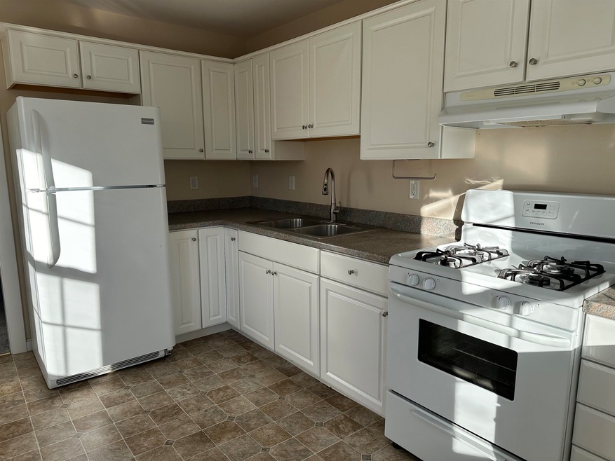 48 N Main St unit R, Newmarket, NH 03857 - photo 1