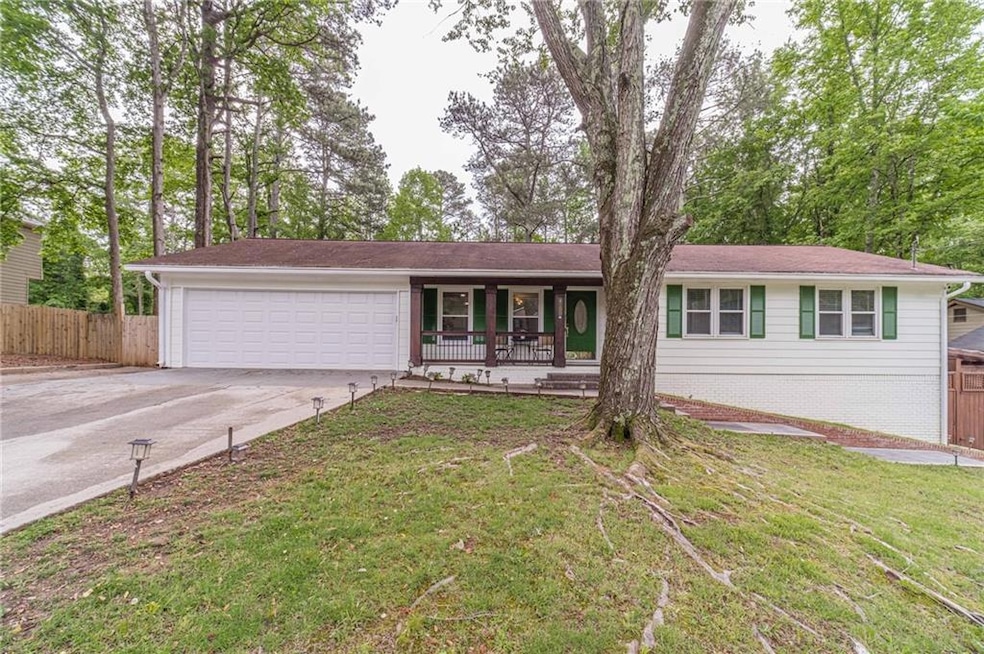 Single story home with a front lawn, fence, covere
