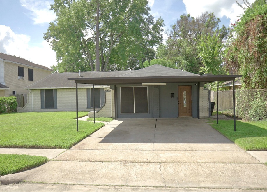 7742 Parker Rd, Houston, TX 77016 - photo 1