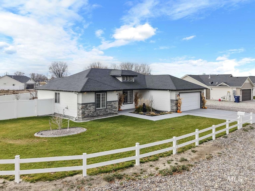 521 E 15th St, Rupert, ID 83350 - photo 1