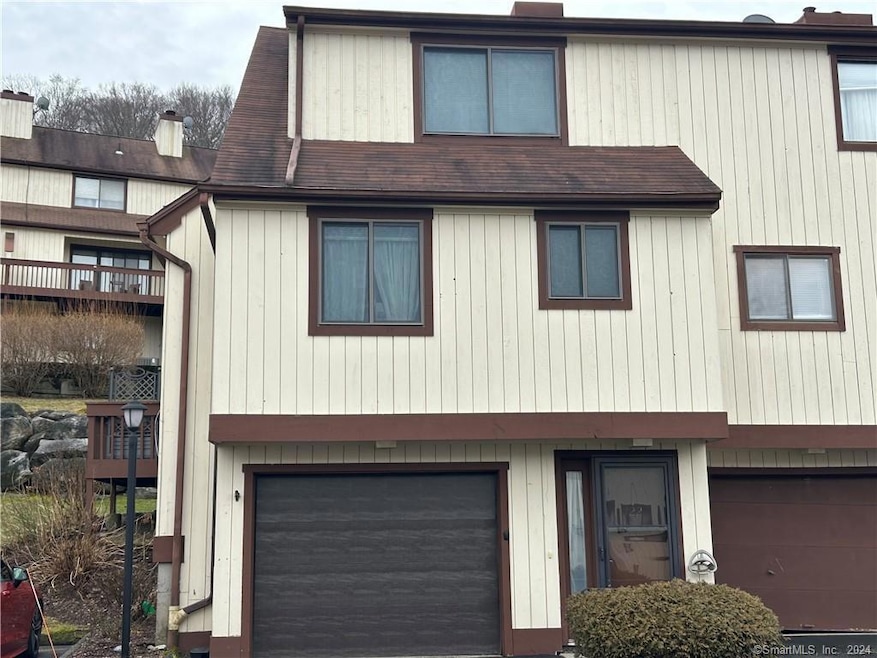 122 Essex Court townhome