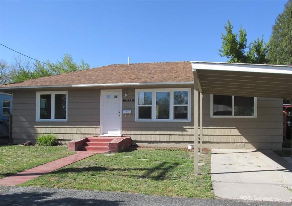 2225 Applegate Ave, Klamath Falls, OR 97601 - photo 1