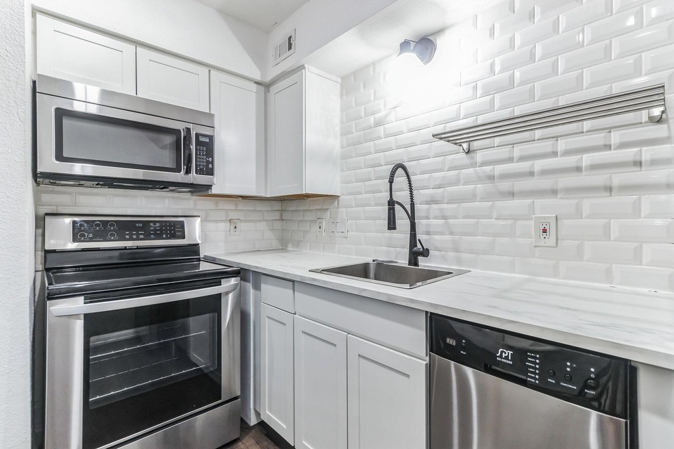 1840 Burton Dr unit 115, Austin, TX 78741 - photo 1