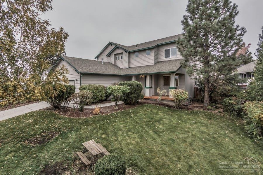 3728 SW Reindeer Ave, Redmond, OR 97756 - photo 1