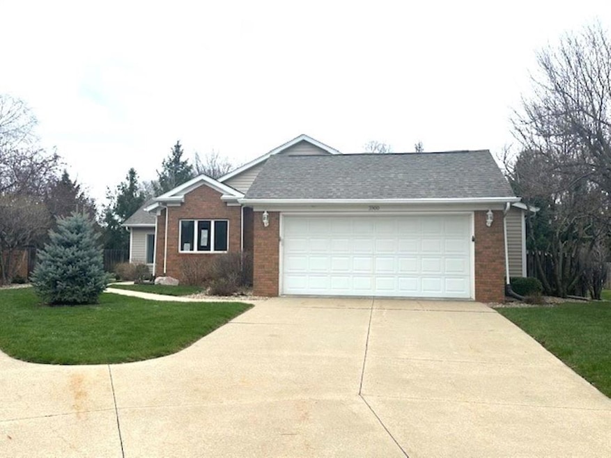 3900 Belden Ct NE, Cedar Rapids, IA 52402 - photo 1