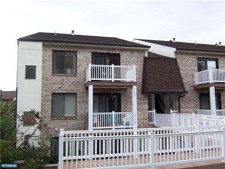 7124 Hilltop Dr unit 5, Brookhaven, PA 19015 - photo 1