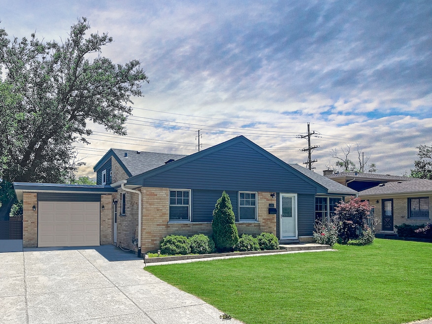 481 E Park Ave, Elmhurst, IL 60126 - photo 1