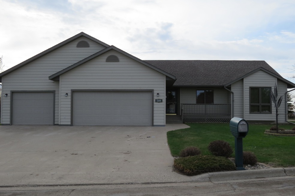 1504 Evergreen Heights Dr NW, Jamestown, ND 58401 - photo 1