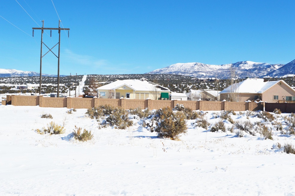 815 S 4375 W unit 3, Cedar City, UT 84720 - photo 1