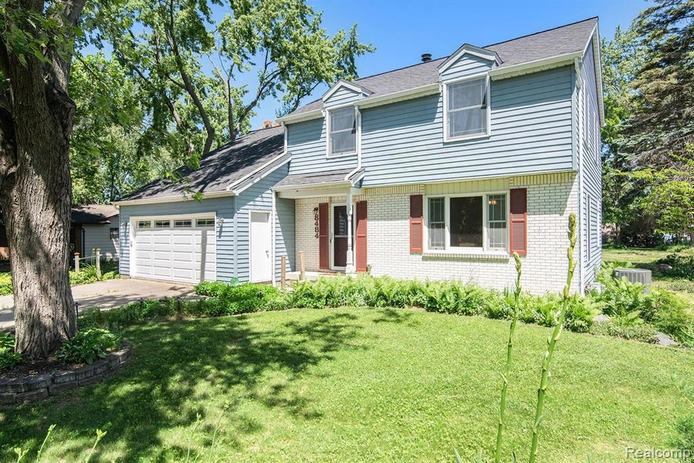 Includes 1000 sq ft In-law Apartment.