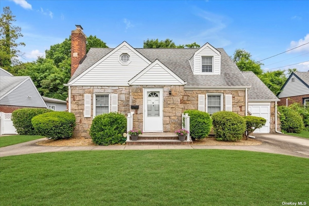 526 Langley Ave, West Hempstead, NY 11552 - photo 1