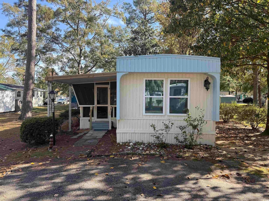 Manufactured / mobile home with a sunroom