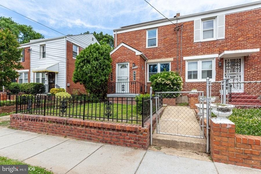 5512 C St SE, Washington, DC 20019 - photo 1