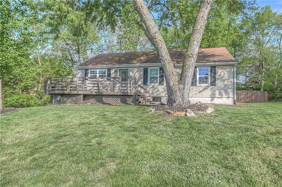 13822 Midland Dr, Shawnee, KS 66216 - photo 1