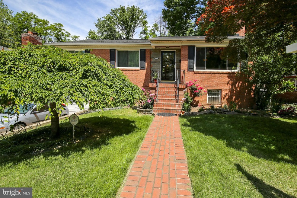 2211 Westview Dr, Silver Spring, MD 20910 - photo 1