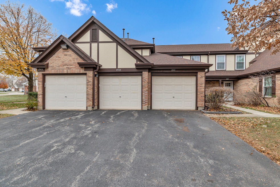 1941 Quaker Hollow Ln unit 11, Streamwood, IL 60107 - photo 1