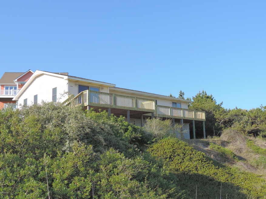 Curb Side Elevation
