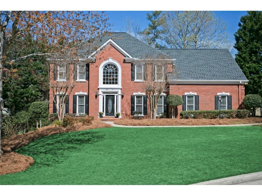Gorgeous 3 sides brick home in Oakleigh!