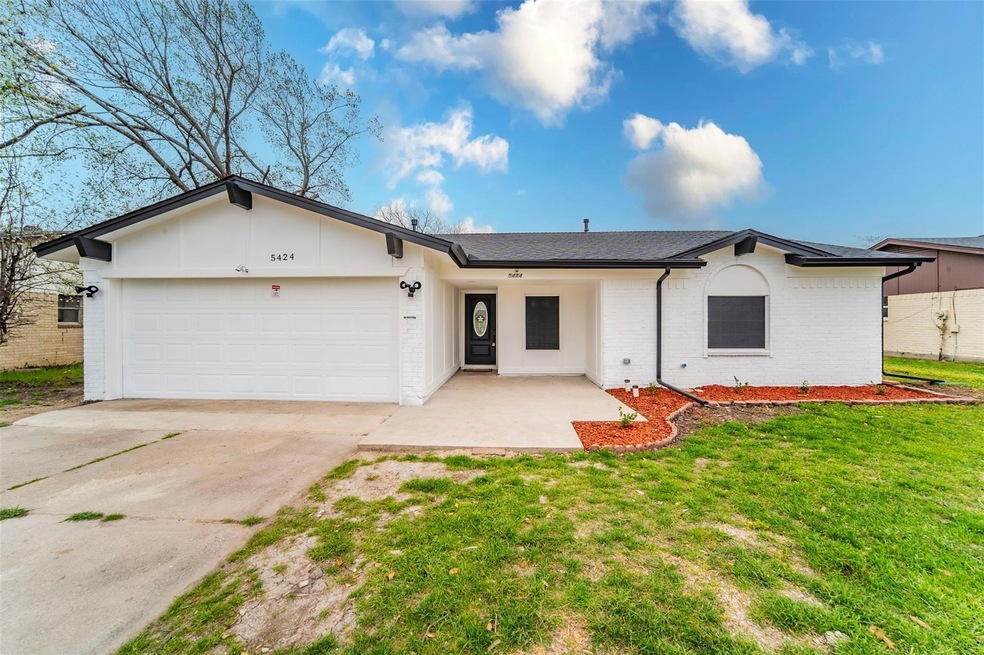 5424 Galway Ln, North Richland Hills, TX 76180 - photo 1
