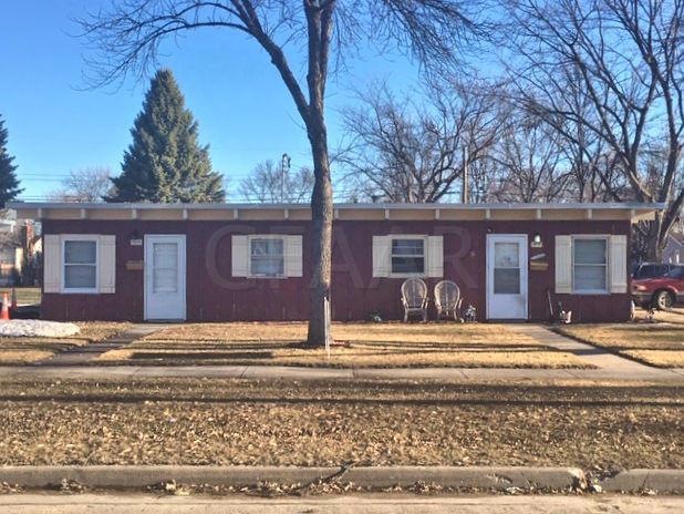 1502 12th Ave S, Grand Forks, ND 58201 - photo 1