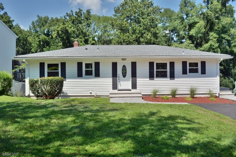 10 Kakeout Rd, Butler, NJ 07405 - photo 1