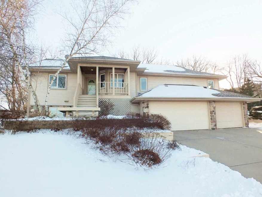 717 Foxfield Rd, Oregon, WI 53575 - photo 1