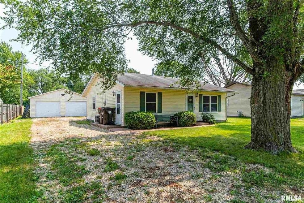 740 Bryan Ave, Lincoln, IL 62656 - photo 1