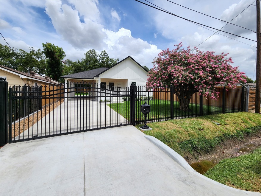 760 Paul Quinn St, Houston, TX 77091 - photo 1