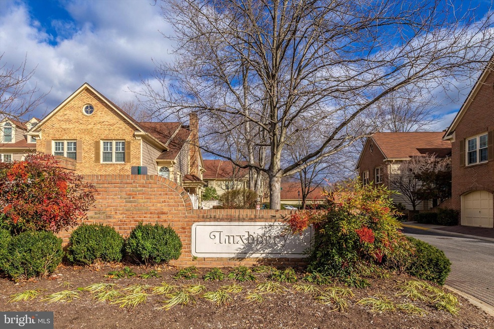 5825 Linden Square Ct, Rockville, MD 20852 - photo 1